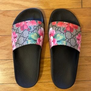 Gucci floral bloom slides. Size 36 (6). Used but not used much. See pics